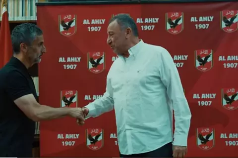  اجتماع مع الخطيب وجولة في التتش.. الظهور الأول لريبييرو داخل الأهلي (فيديو وصور)